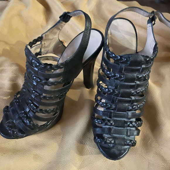 Size 7 Cage sandals - Picture 2 of 5